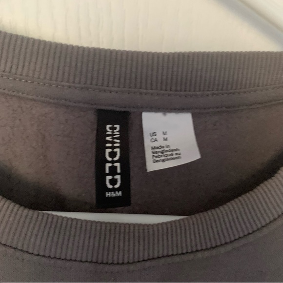 H&M Grey NASA Crewneck - Picture 4 of 4